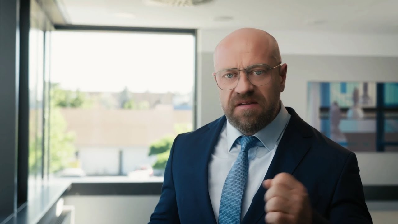 Stefan König im Imagefilm von optimal-versichert